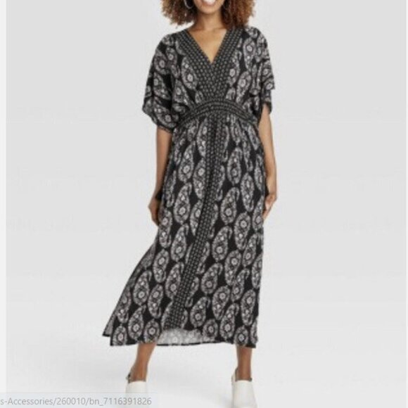 Black and White Patterned Maxi Dress - Picture 1 of 4